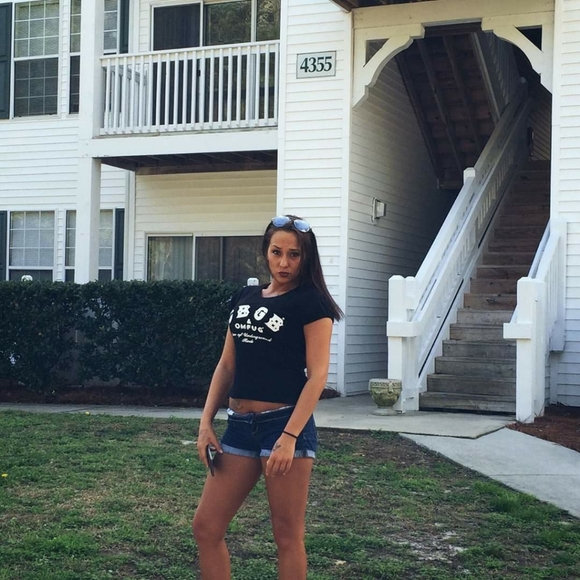 Meet your Posher, Danielle - Picture 11 of 12